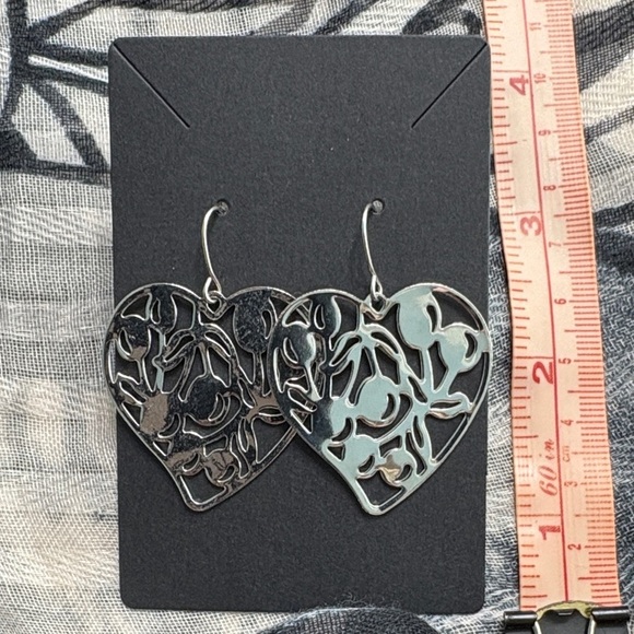 Jewelry - 🖤Intricate Silver Heart Earrings🖤